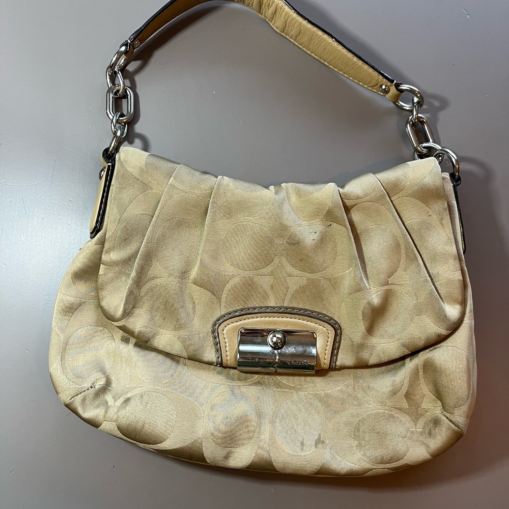 Coach Elegant Cream Designer Shoulder Bag